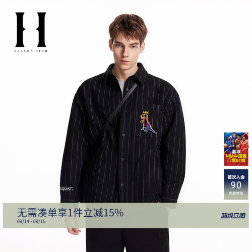 宽松版型；摁扣门襟；单侧立体刺绣图案；