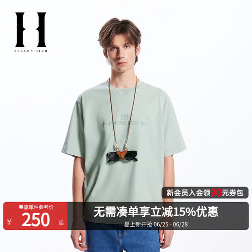 胸前立体刺绣字母；领后立体刺绣logo