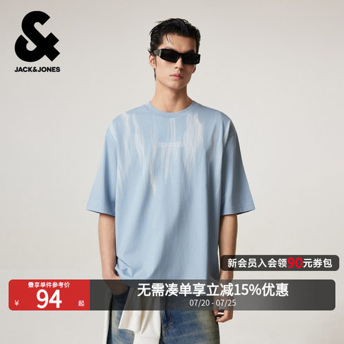 宽松版型，罗纹圆领领口，撞色印花