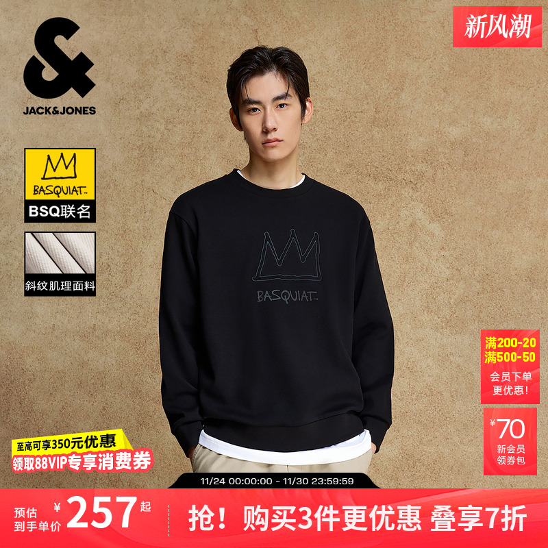 略宽松版型 罗纹圆领袖口 立体印花设计