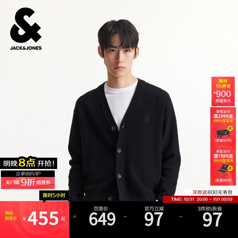 宽松版型;V领领型;四粒扣纽扣门襟;