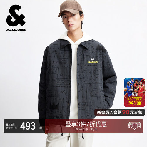 衣身BSQ图案满印，胸前BSQ logo刺绣，