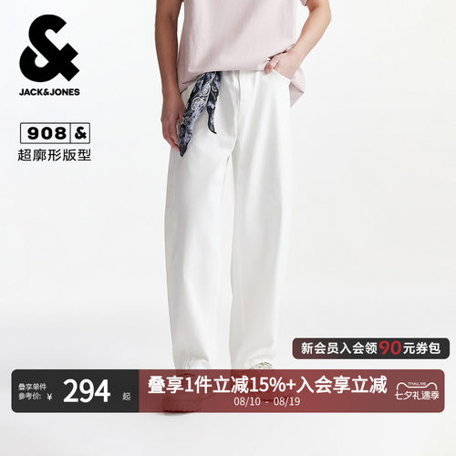 廓形弯刀；两侧插袋；侧面斜向分割线3D剪裁