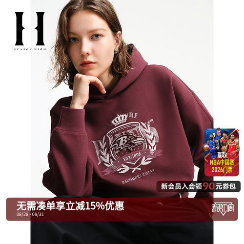 连帽领型，落肩袖剪裁，胸前巴尔的摩乌