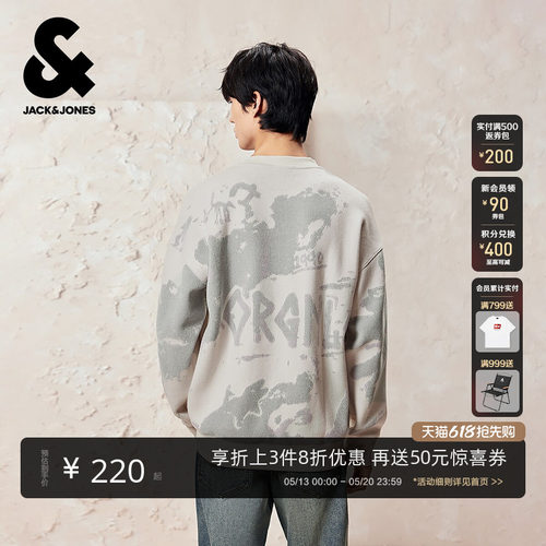 oversized版型，圆领领型，衣身立体字母