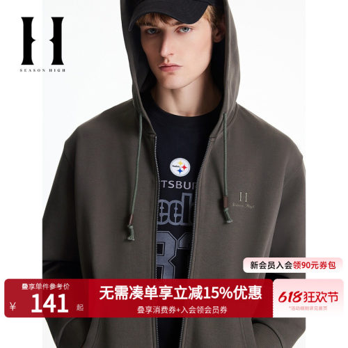 两侧插袋设计，胸前字母刺绣