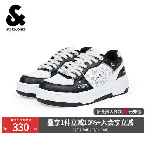 鞋面打孔透气设计，不同材质拼接设计
