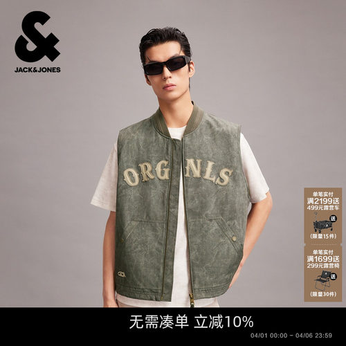 宽松版型，棒球领领口，衣身做旧纹理印花