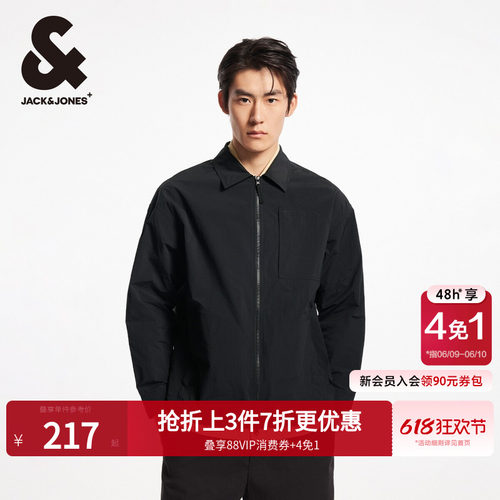 多口袋设计；单侧刺绣字母；底摆可调节抽绳