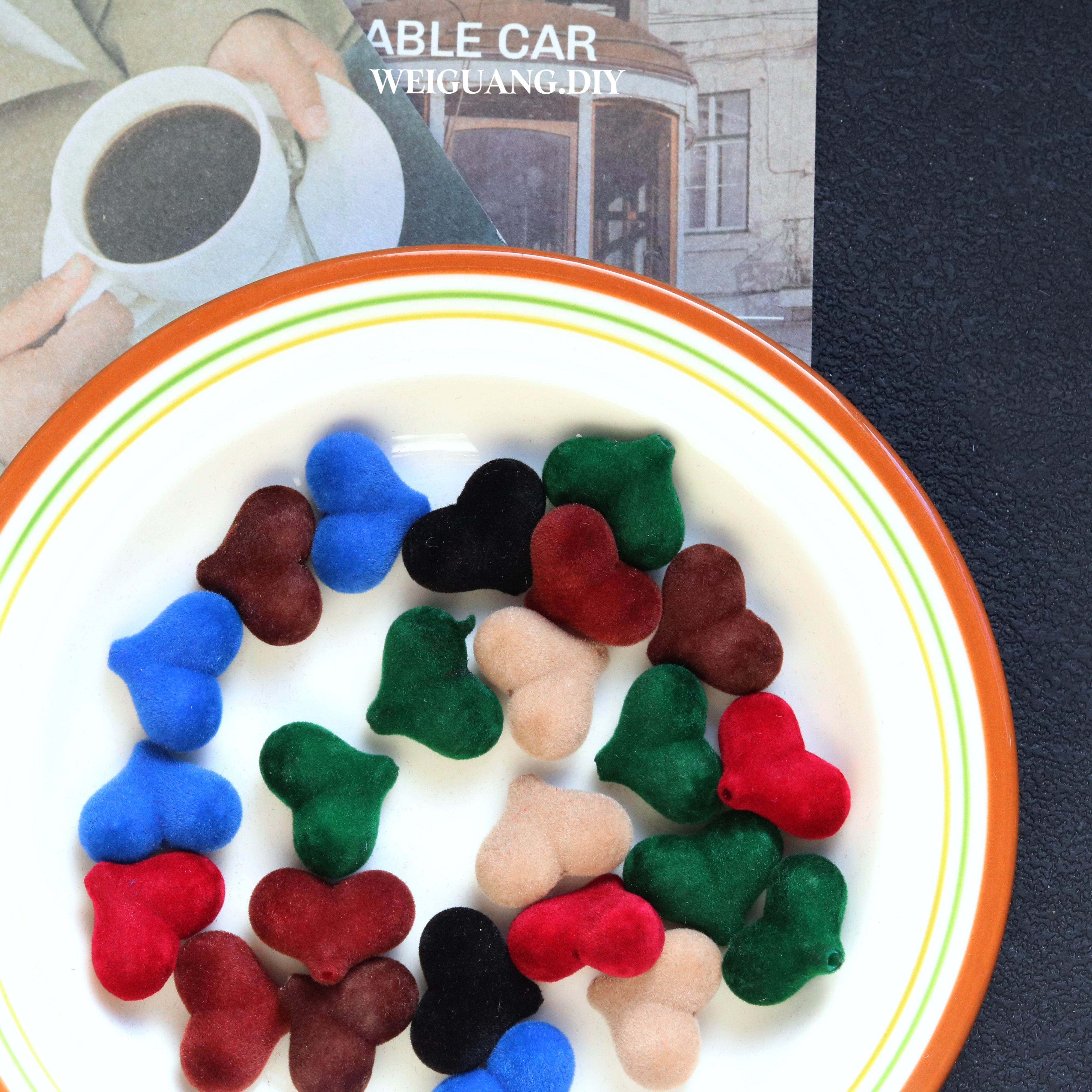 冬季款彩色植绒直孔屁桃爱心串珠DIY手机链手串项链饰品配件材料