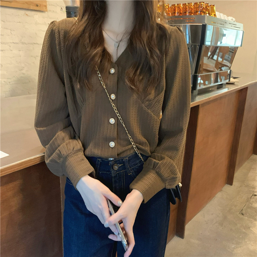 Real shooting real price autumn and winter retro design feeling versatile long sleeved shirt women's French collar bottomed shirt trend