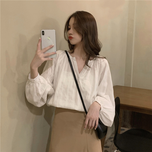 Real price! Korean French dark stripe white shirt simple and versatile small V-neck loose top