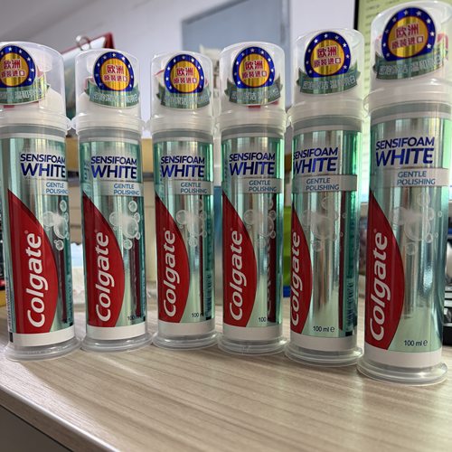 高露洁欧洲原装进口含氟密泡美白科技泵式设计直立按压式牙膏亮白
