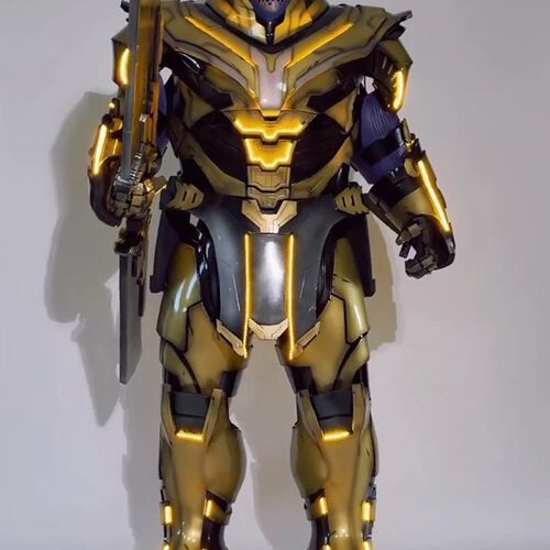 Thanos可穿戴演出钢铁侠