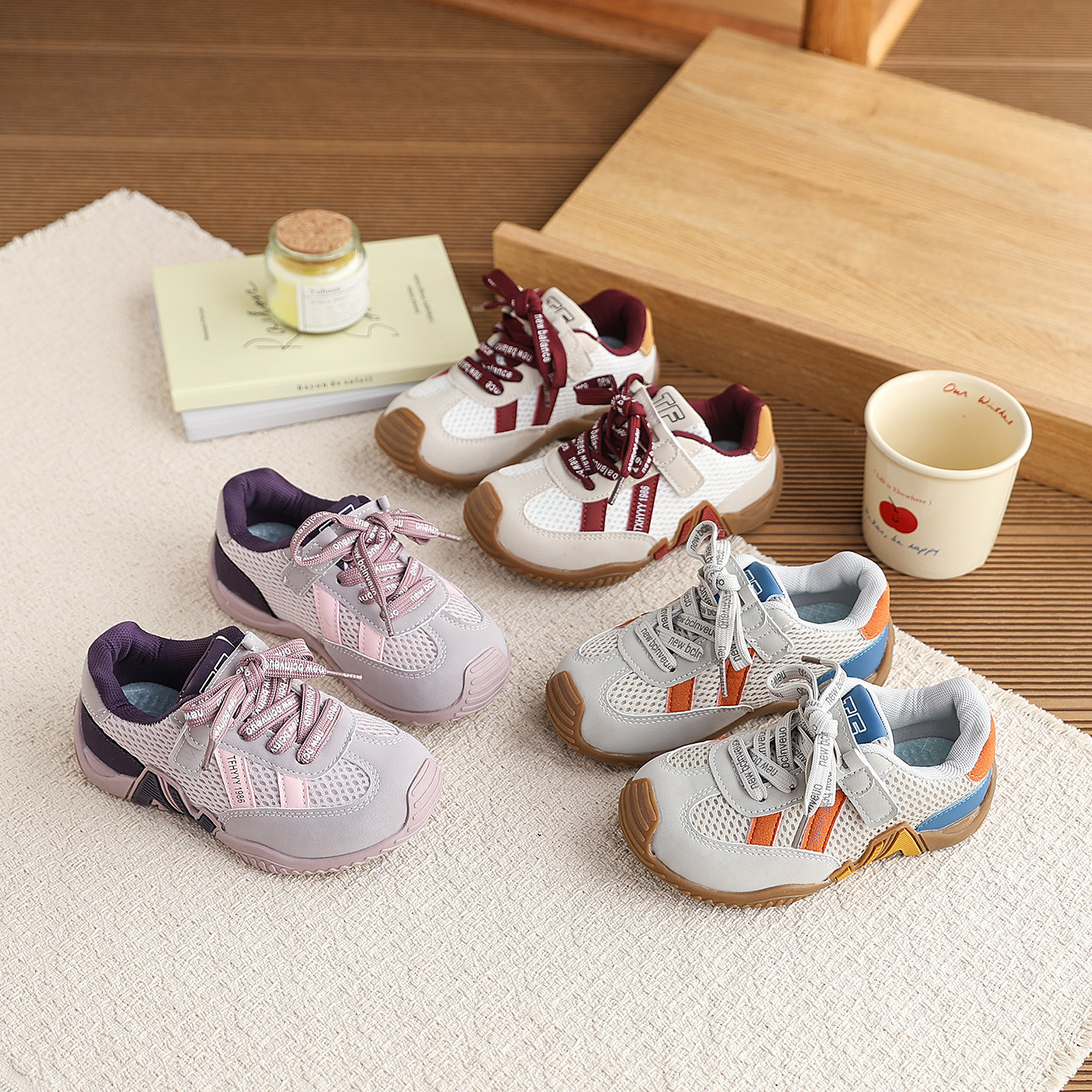 儿童多巴胺撞色透气软底运动鞋2026春季新款防滑男女童跑步休闲鞋