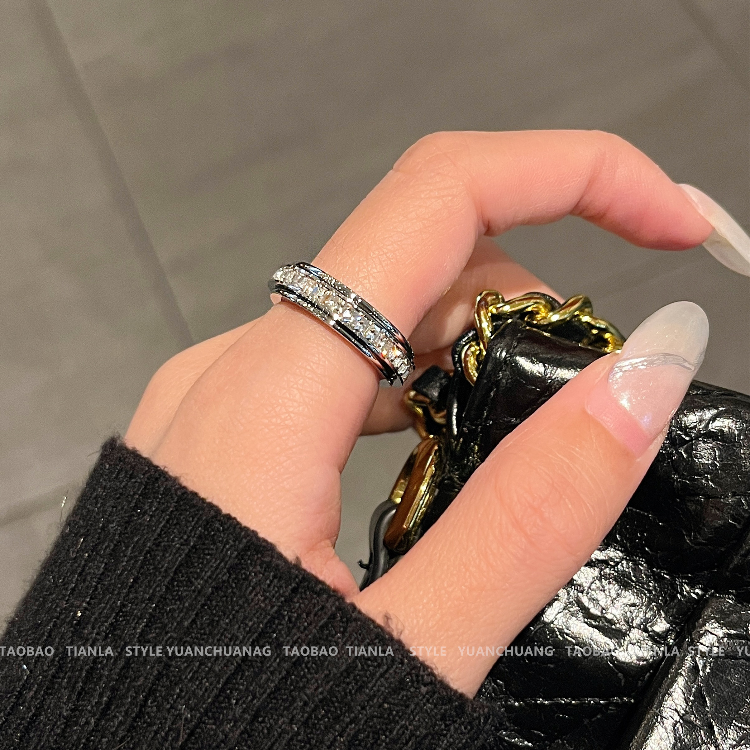 可旋转钛钢镶钻戒指女