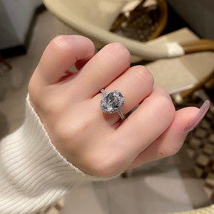 轻奢满钻椭圆鸽子蛋戒指女轻奢高级感仿真钻戒开口可调节食指指环