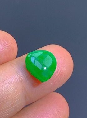 7000111缅甸天然翡翠正阳绿心型12×12×3.9