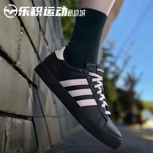 乐积运动 Adidas Daily 4.0 黑粉 低帮百搭学院风休闲板鞋 KH8004