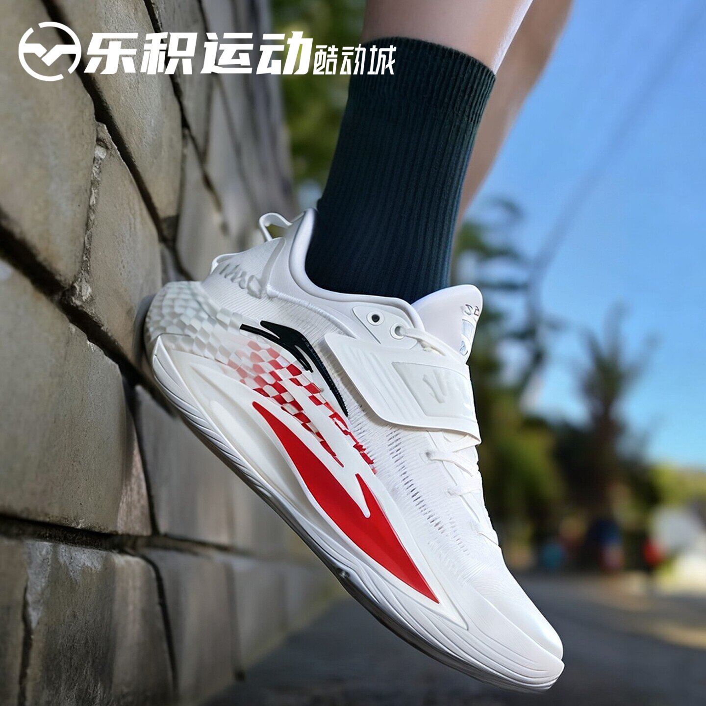 乐积运动 ANTA安踏 狂潮7PRO男款白红实战低帮篮球鞋112611111S-1图片