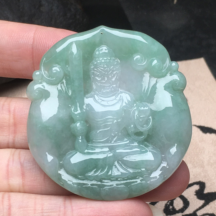 玉石寨A货翡翠不动明王吊坠
