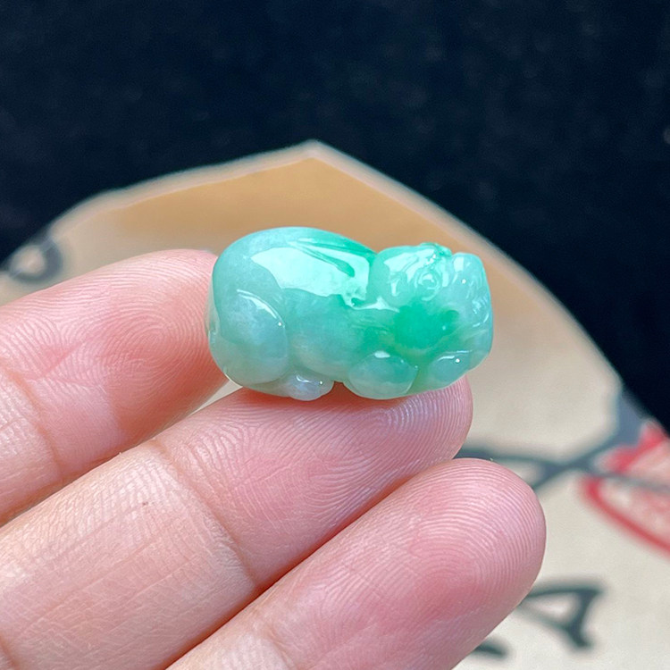 天然缅甸A货阳绿翡翠貔貅吊坠