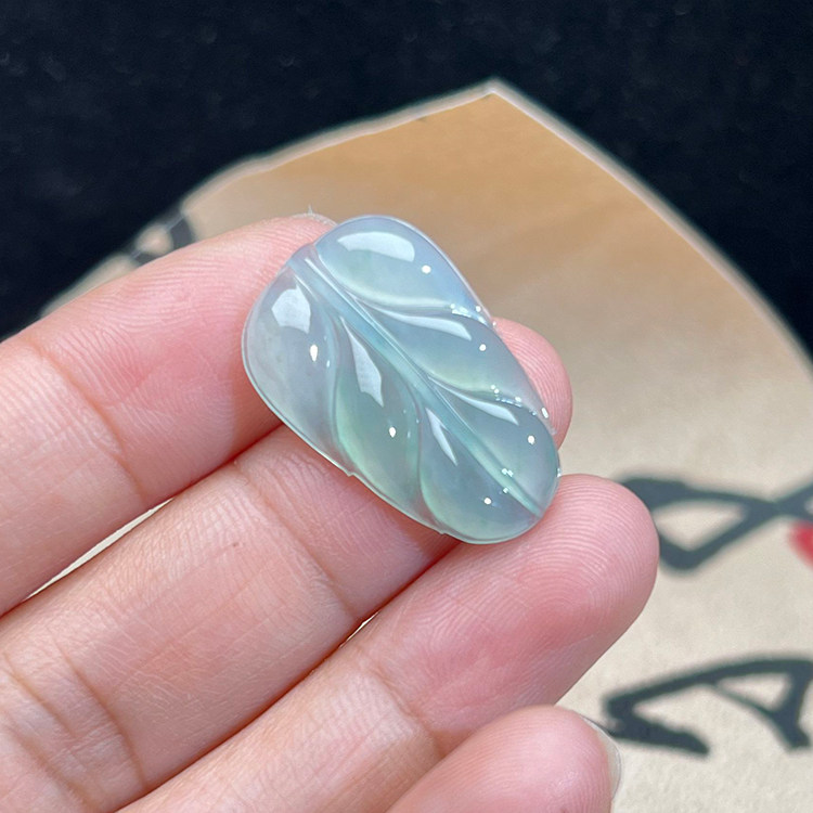 天然缅甸翡翠A货冰种树叶吊坠