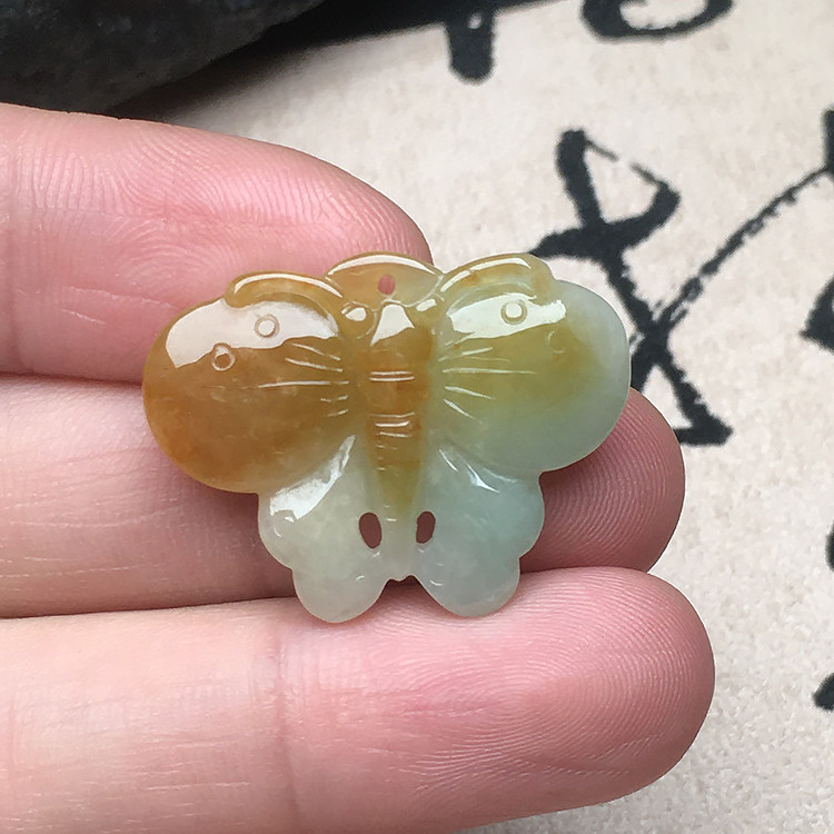玉石寨A货翡翠蝴蝶吊坠