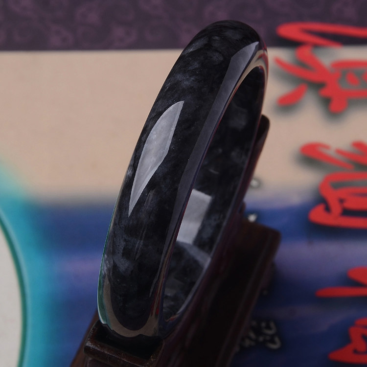 玉石寨A货翡翠手镯送证书包邮