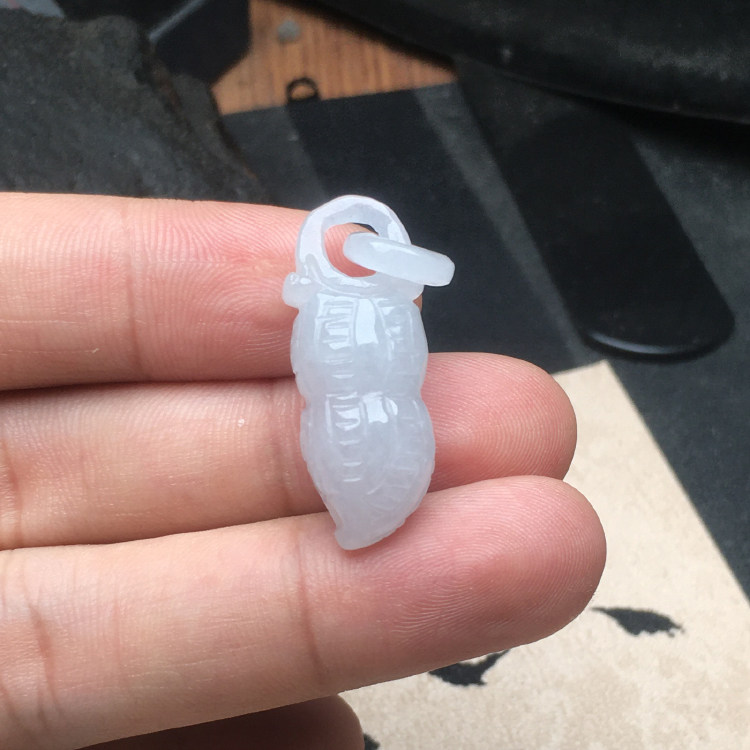 玉石寨A货翡翠花生吊坠老坑