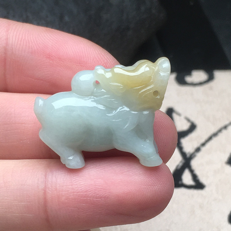 冰糯种玉麒麟黄翡吊坠翡翠