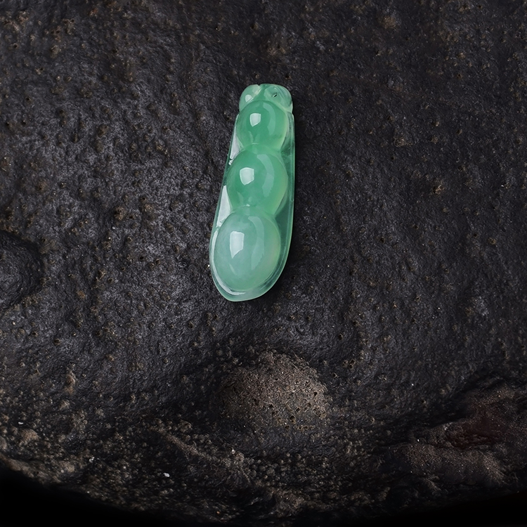 玉石寨玉器 老坑冰透晴水绿玉豆荚项坠缅甸a货翡翠四季豆吊坠包邮