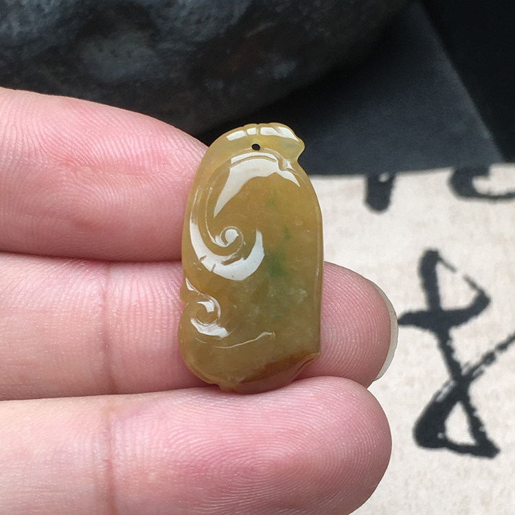 玉石寨A货翡翠如意吊坠送证