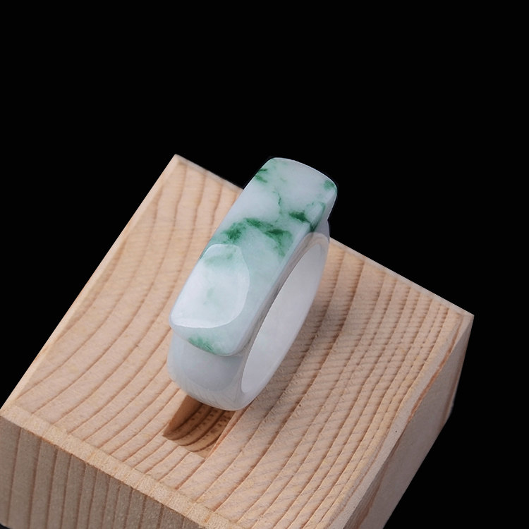 玉石寨冰糯种飘花A货翡翠