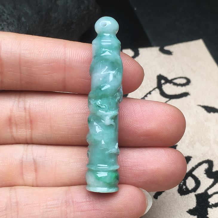 玉石玉器保真老坑飘绿龙柱A货