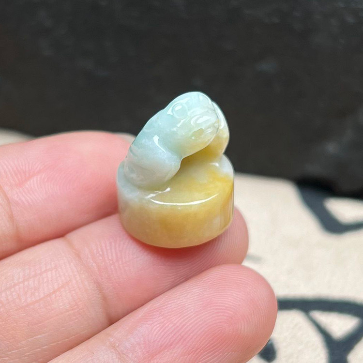 缅甸A货冰糯三彩翡翠蝙蝠印章
