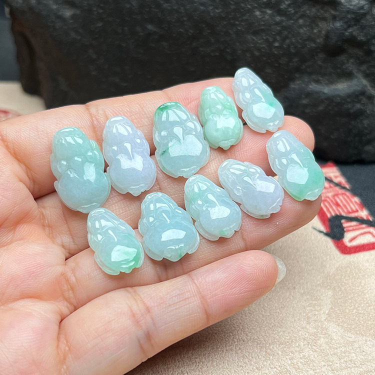 缅甸天然翡翠A货貔貅挂件前后孔