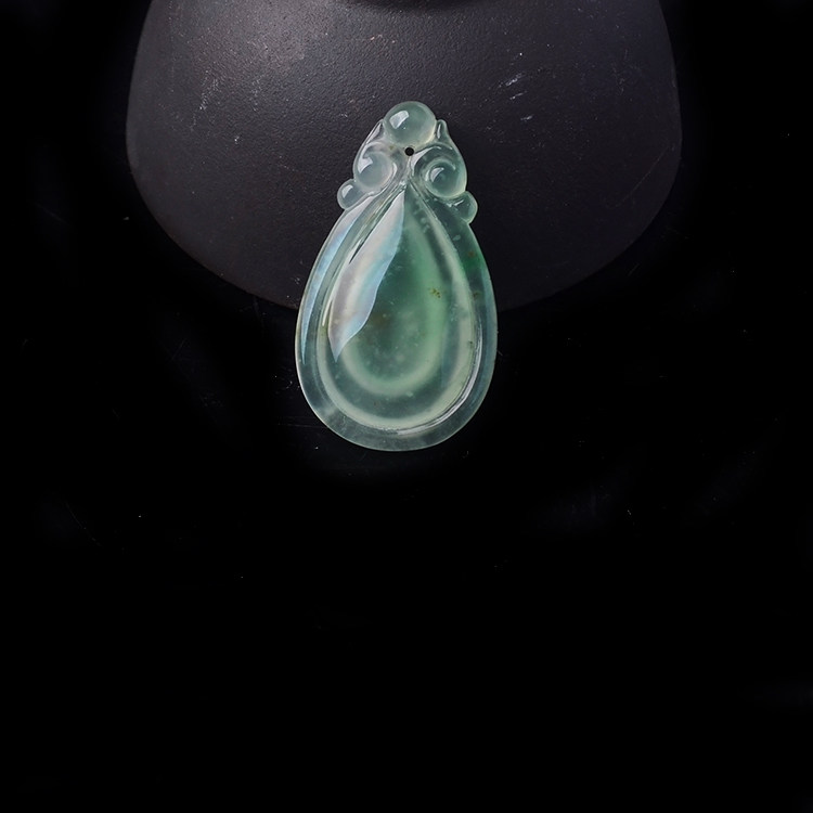 冰种水滴吊坠a货浅绿起荧光玉器