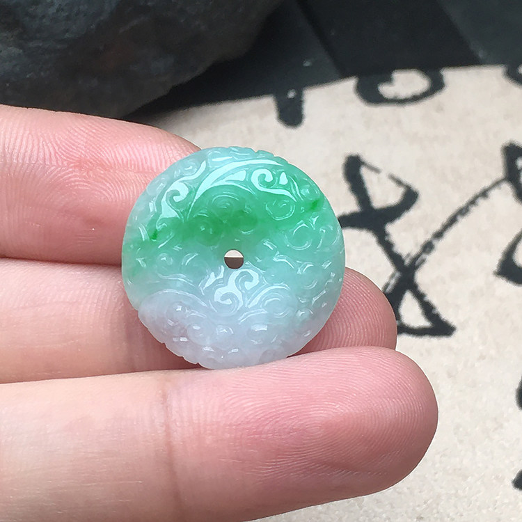 玉石寨A货翡翠平安扣吊坠