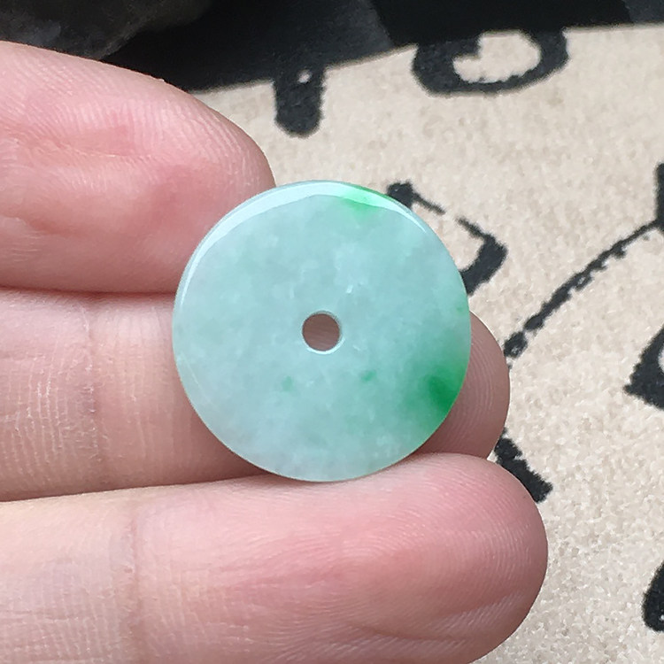 玉石寨A货翡翠冰糯种平安扣