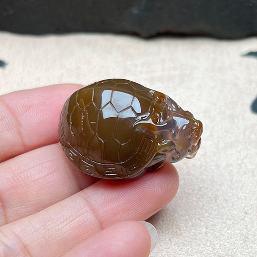 天然玛瑙龙头龟吊坠精雕送证书