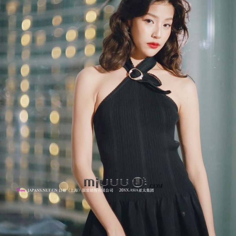 日娜高奢20XXASIA BUYER 12 gbr 黑色挂脖针织吊带修身辣妹上衣女