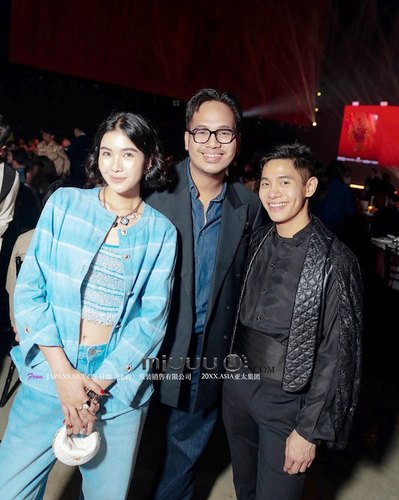 日娜高奢20XXASIA BUYER 12 ika 小香风蓝白撞色条纹牛仔外套上衣