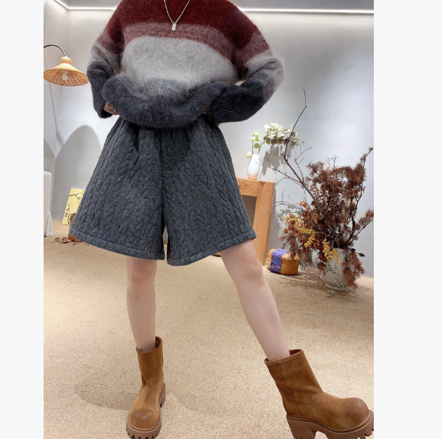 DD STY【冬款上新】小众设计松紧腰加绒麻花羊毛四分裤 0133