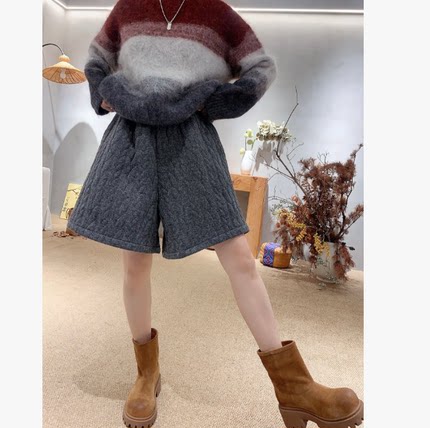 DD STY【冬款上新】小众设计松紧腰加绒麻花羊毛四分裤 0133