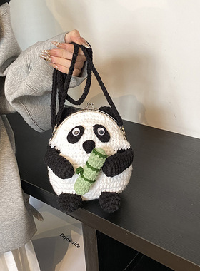 可爱熊猫钩织包纯手工编织夹口包新款小众萌趣大容量手机包斜挎包