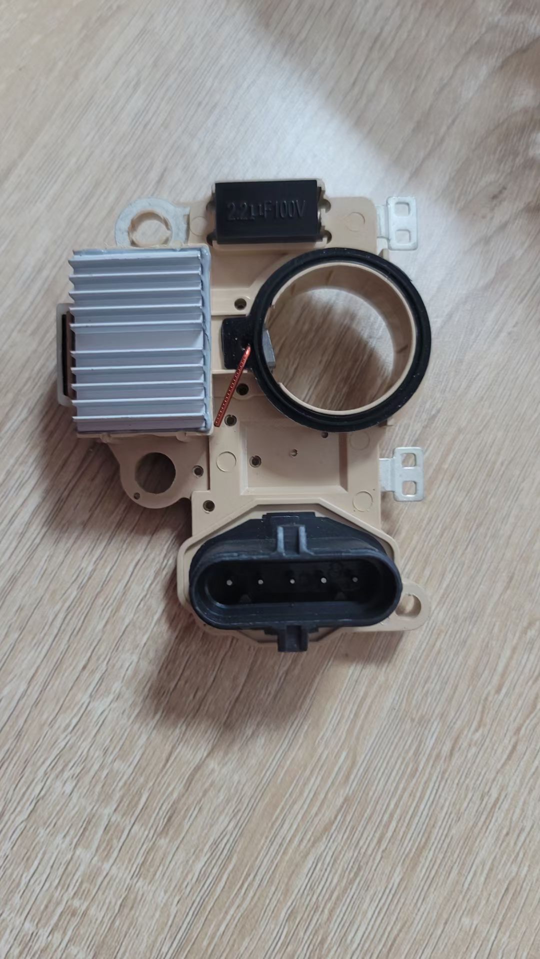 沃尔沃重卡 斯堪尼亚发电机调节器