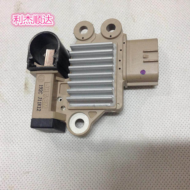 适用于原装三菱欧蓝德 戈蓝4G69 汽车发电机 调节器 整流器192C-1