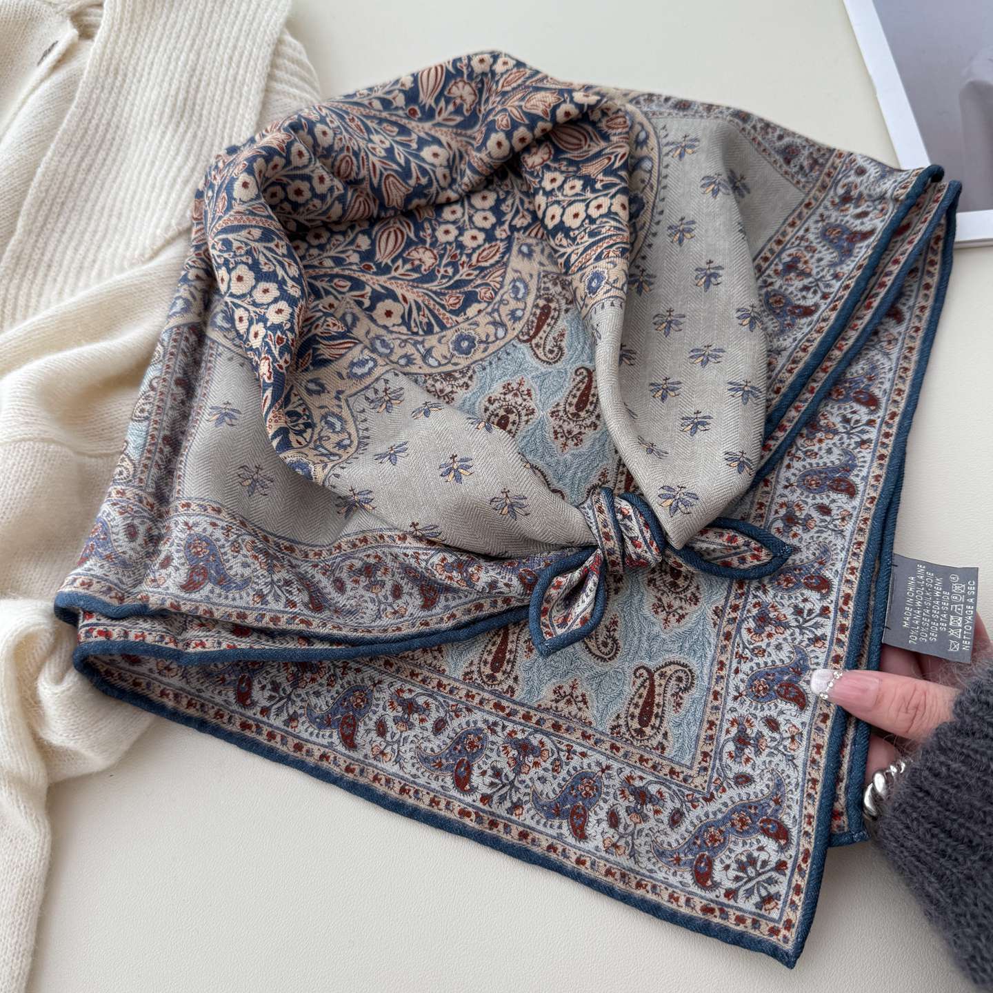 莫兰迪色高级感真丝羊毛方巾秋冬