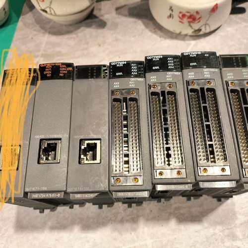 模块QJ71E71-100/2块，QD77MS4/2块，